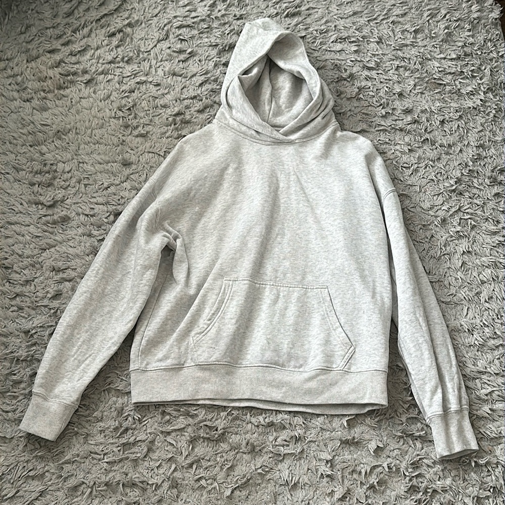 gray sweatshirt